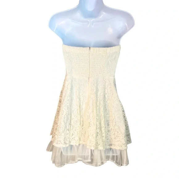 Papaya Cream Lace Strapless Dress - Size S - Elegant Fit and Flare Mini Dress - Picture 3 of 7